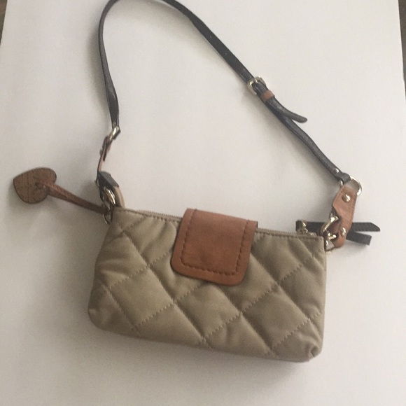 Preowned Guess women,s cross body handbag$38.00 - Picture 4 of 12